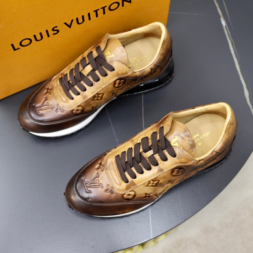 Louis Vuitton Men's Sneakers - Style 426812
