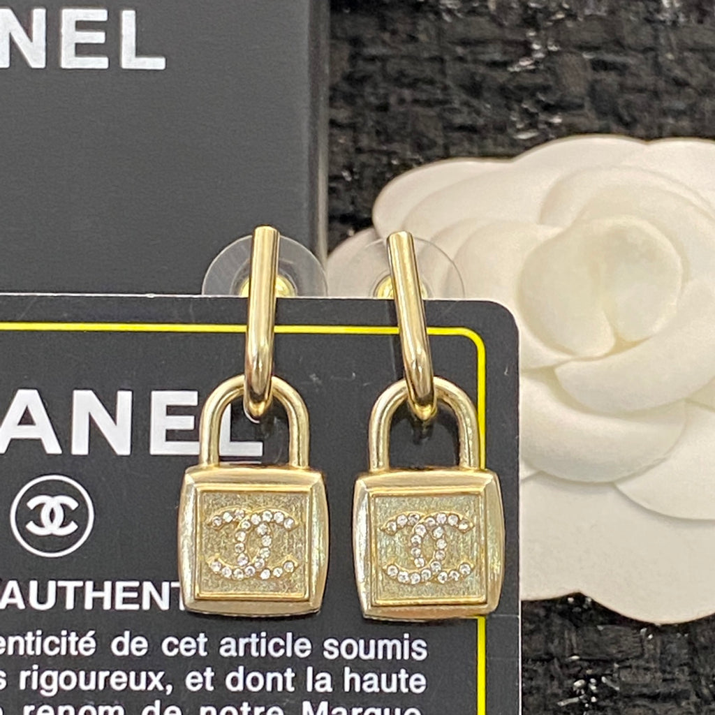 CHANEL Double-C Vintage Earrings