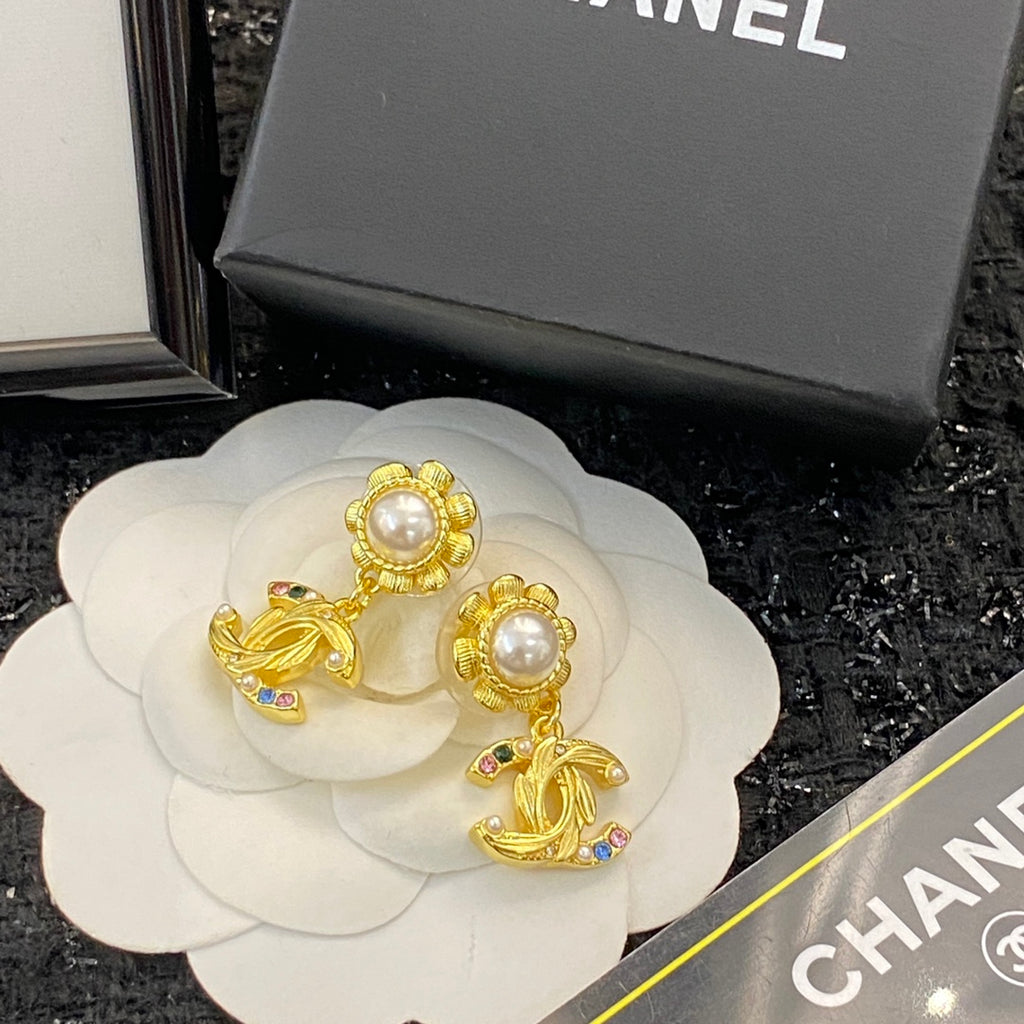 CHANEL Pearl Double-C Vintage Pendant Necklace