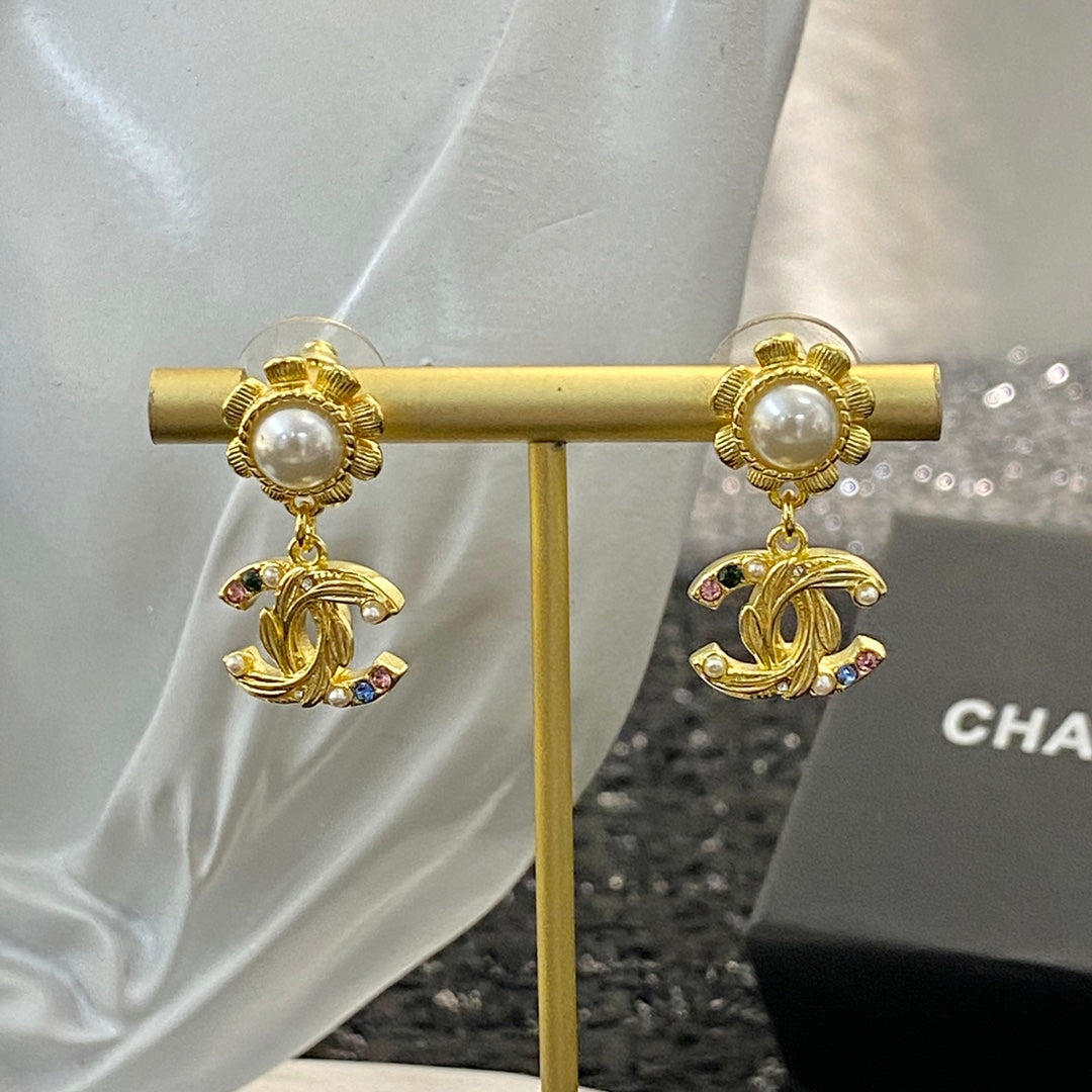 CHANEL Pearl Double-C Vintage Pendant Necklace