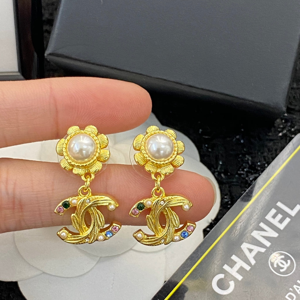 CHANEL Pearl Double-C Vintage Pendant Necklace