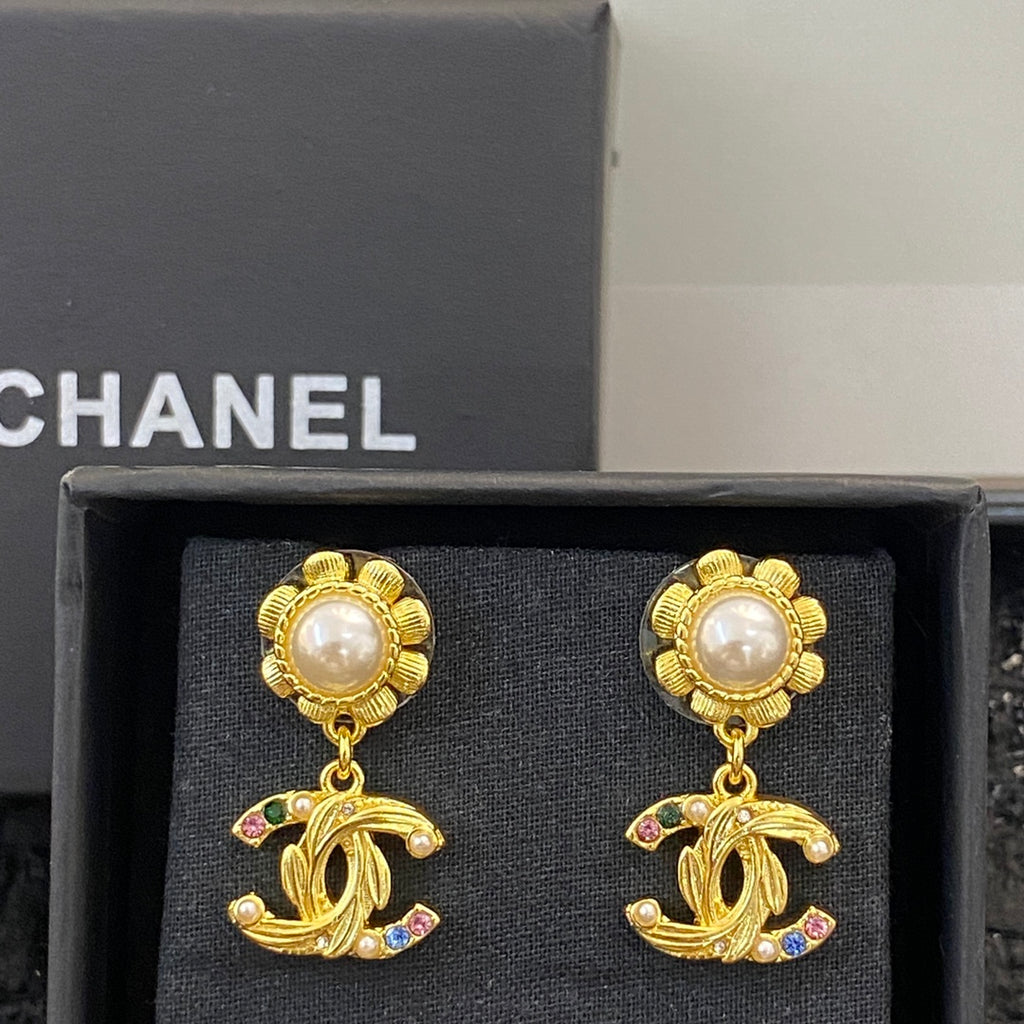 CHANEL Pearl Double-C Vintage Pendant Necklace