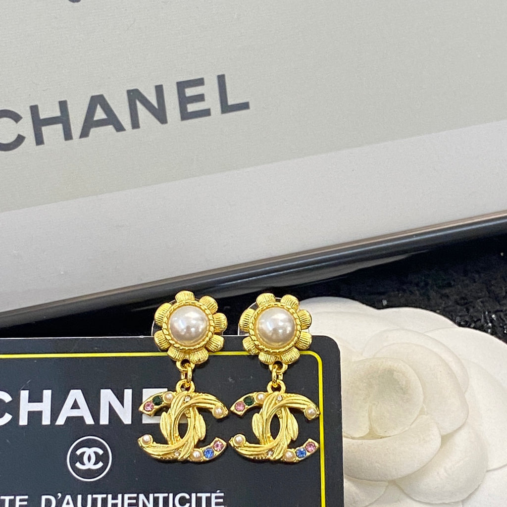 CHANEL Pearl Double-C Vintage Pendant Necklace