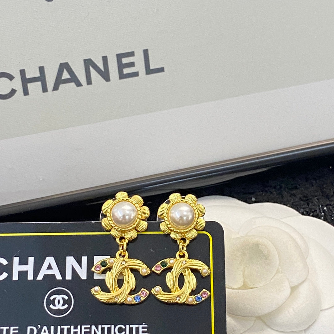 CHANEL Pearl Double-C Vintage Pendant Necklace