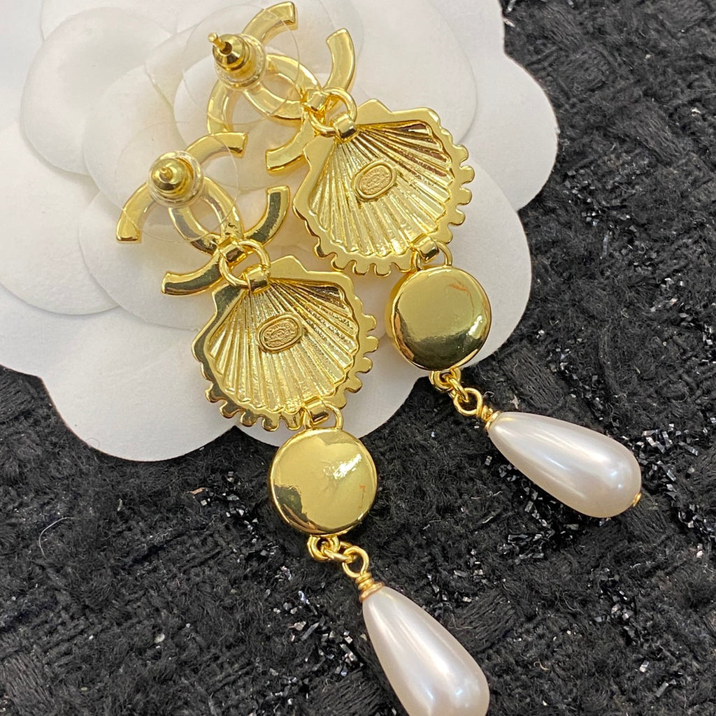 CHANEL P75 Pearl Crystal Pendant Necklace
