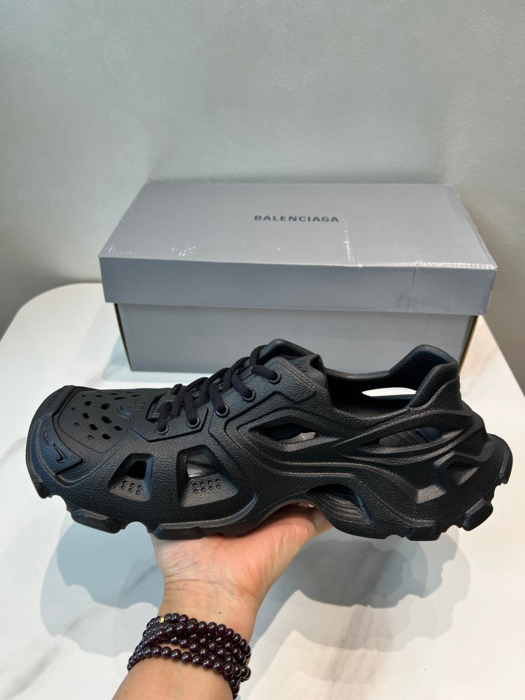 Balenciaga 当天现货！（巴黎新款凉鞋） 资讯：新款BALENCIAGA 巴黎世家-凉鞋是通过一体成型磨具，热压，精密组合等细节，展示了设计师 Demna Slide #02 - Color 01 - Image 8