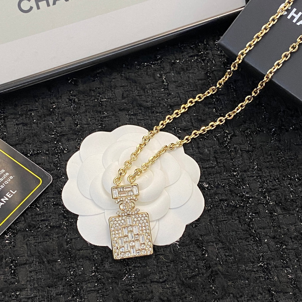 CHANEL Crystal Necklace
