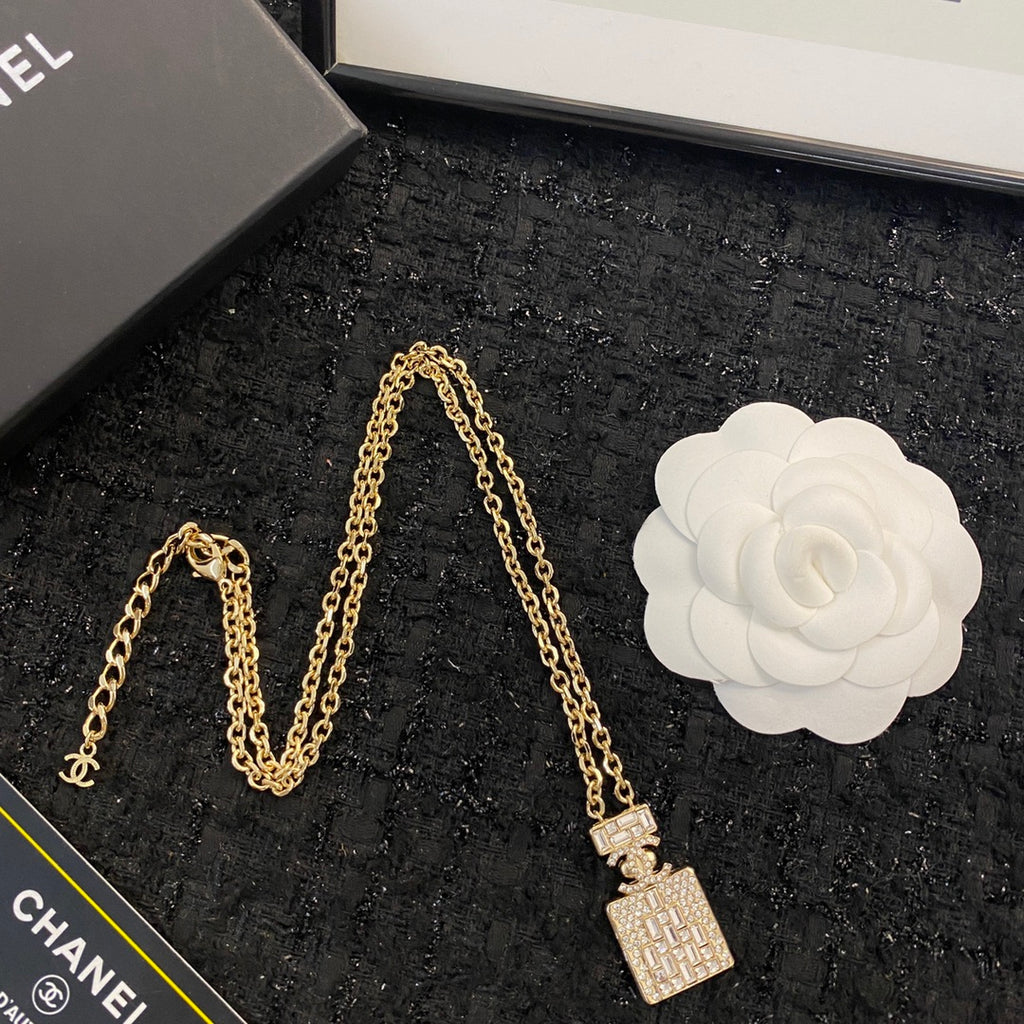 CHANEL Crystal Necklace