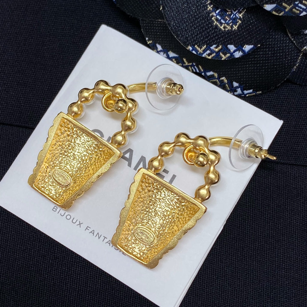 CHANEL P65 Pearl Vintage Earrings