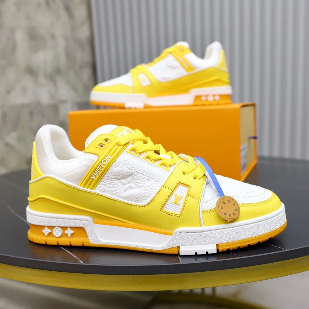 Louis Vuitton Men's Sneakers - Style 426817