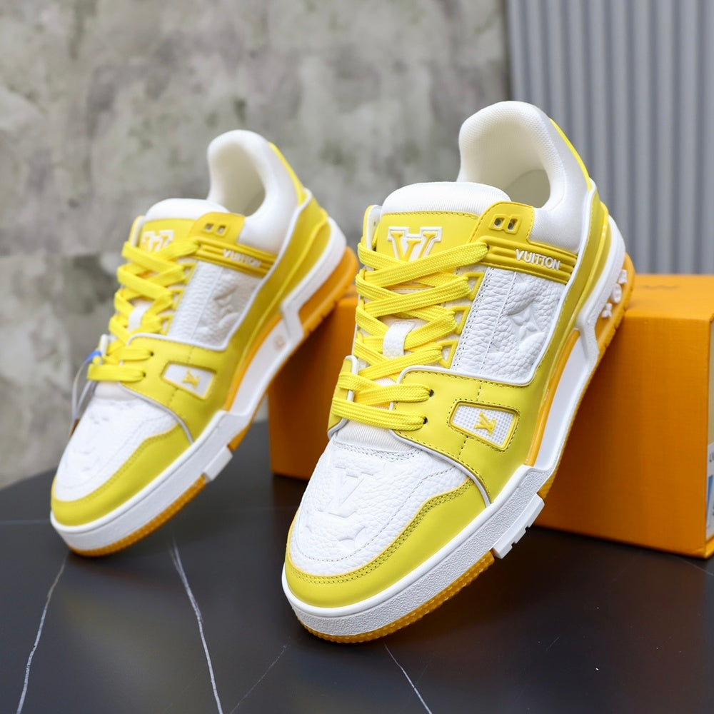 Louis Vuitton Men's Sneakers - Style 426817
