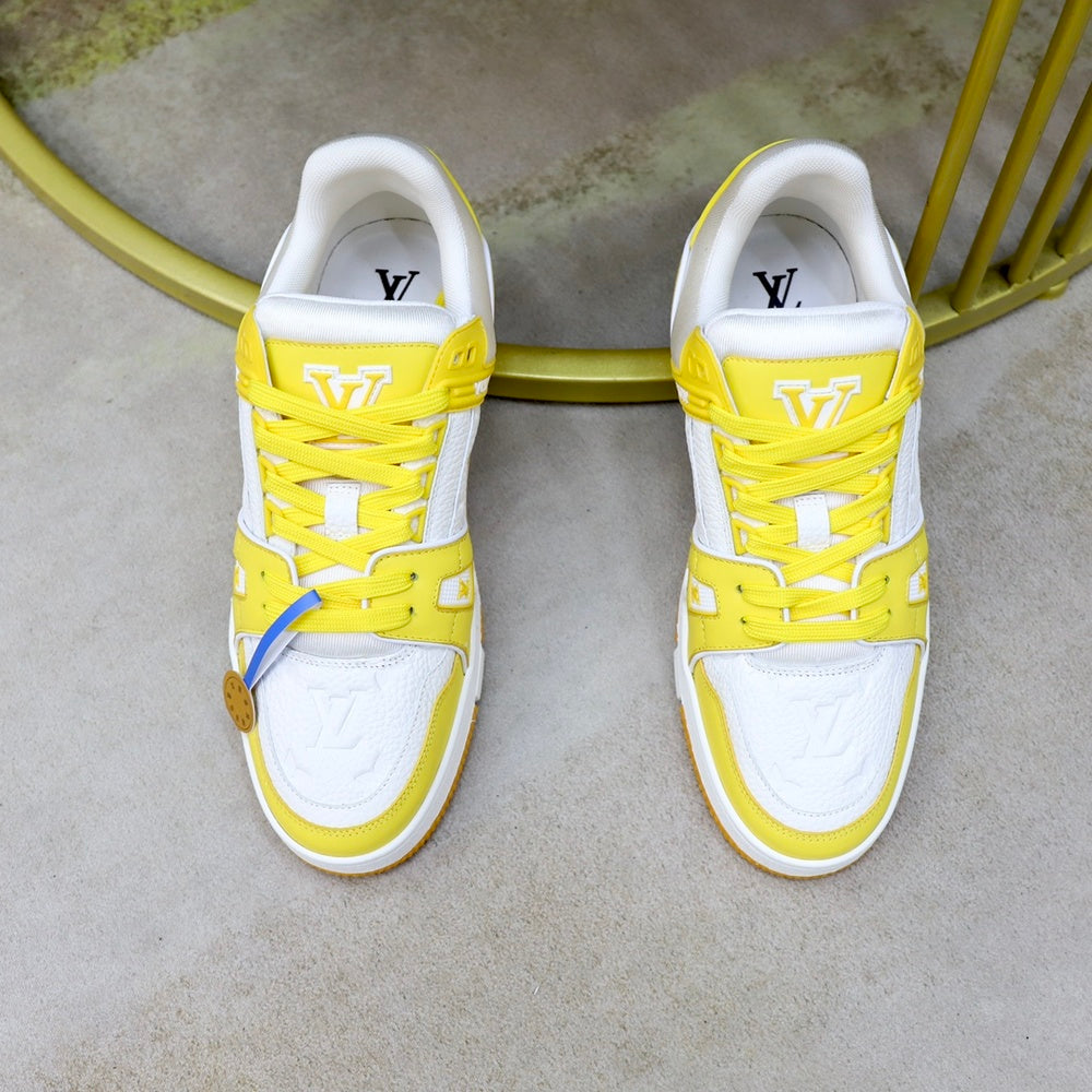 Louis Vuitton Men's Sneakers - Style 426817
