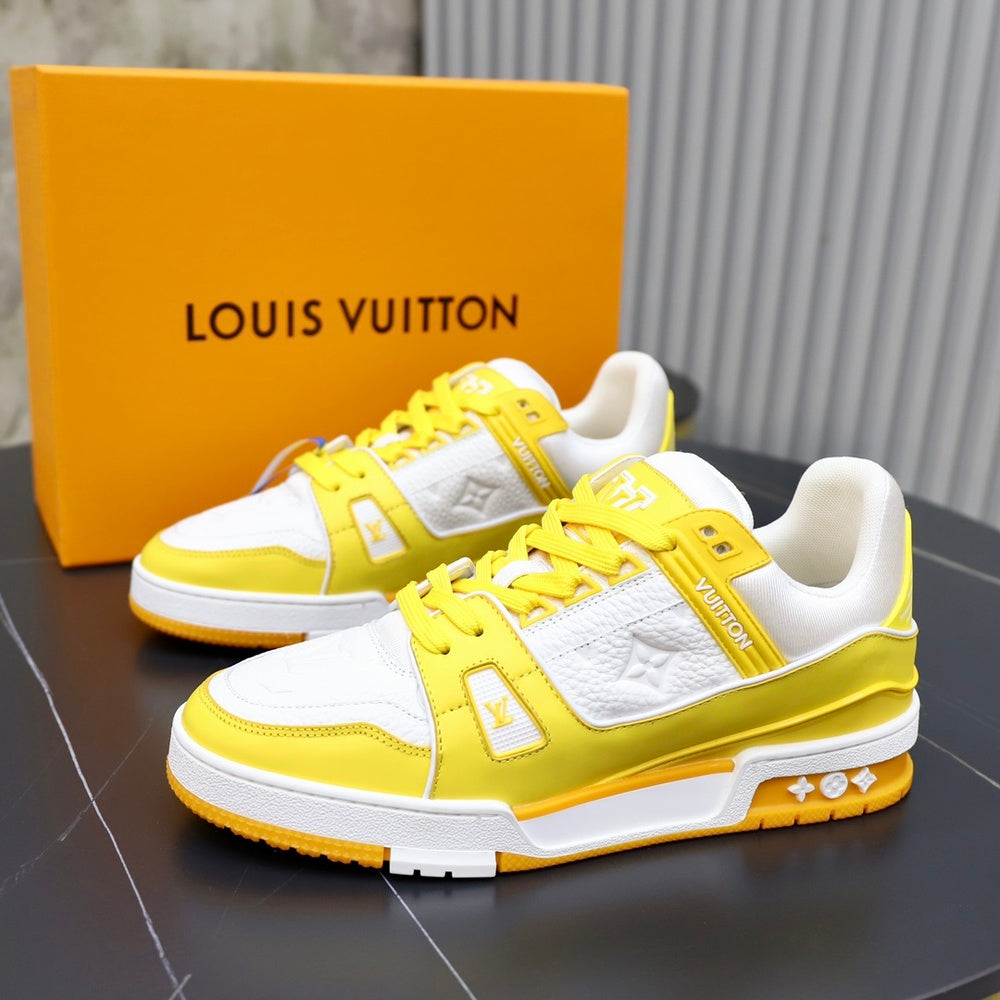 Louis Vuitton Men's Sneakers - Style 426817