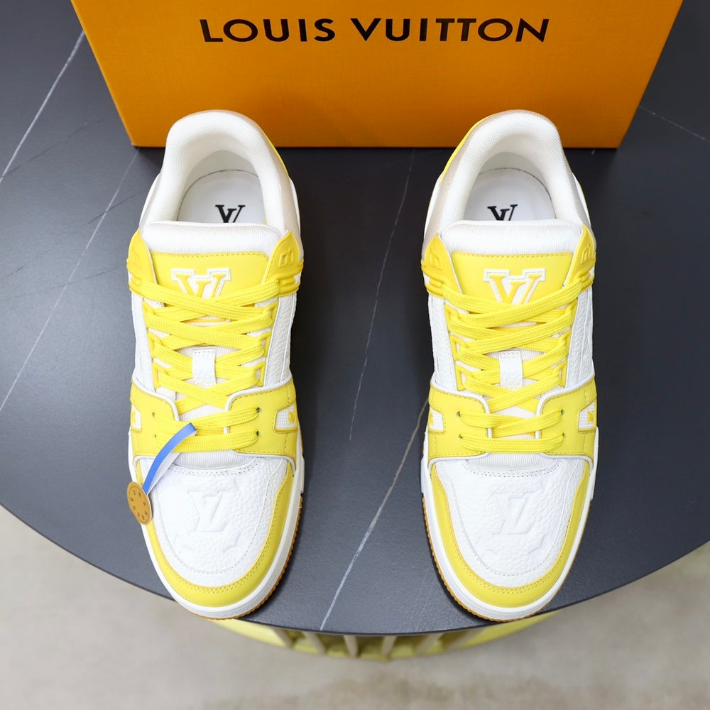 Louis Vuitton Men's Sneakers - Style 426817