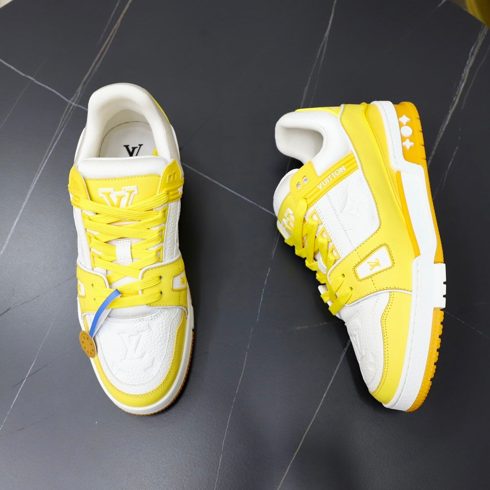 Louis Vuitton Men's Sneakers - Style 426817