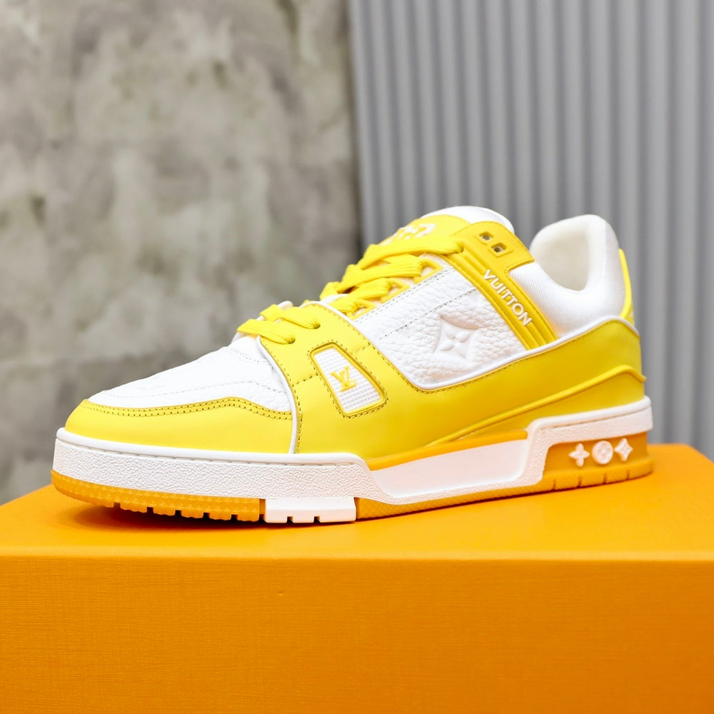 Louis Vuitton Men's Sneakers - Style 426817