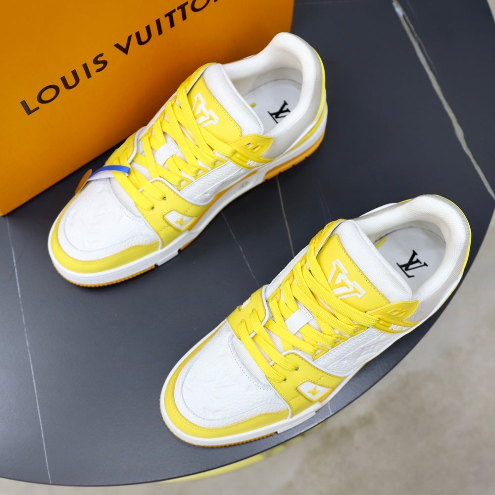 Louis Vuitton Men's Sneakers - Style 426817