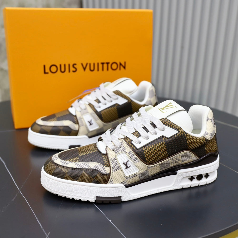 Louis Vuitton Unisex Sneakers - Style 426834