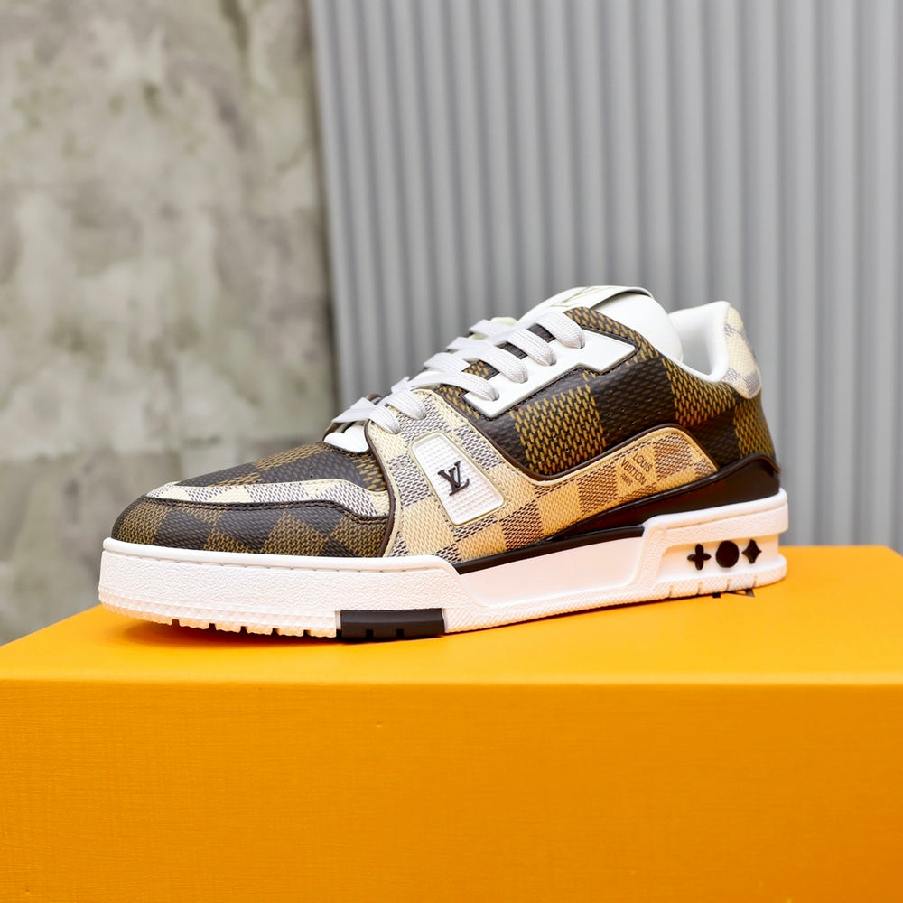 Louis Vuitton Unisex Sneakers - Style 426834