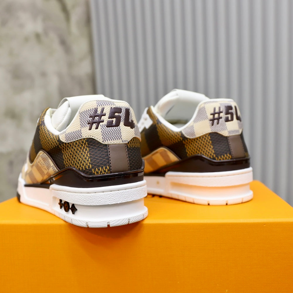 Louis Vuitton Unisex Sneakers - Style 426834