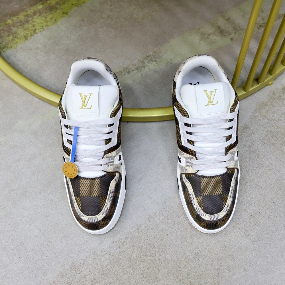 Louis Vuitton Unisex Sneakers - Style 426834