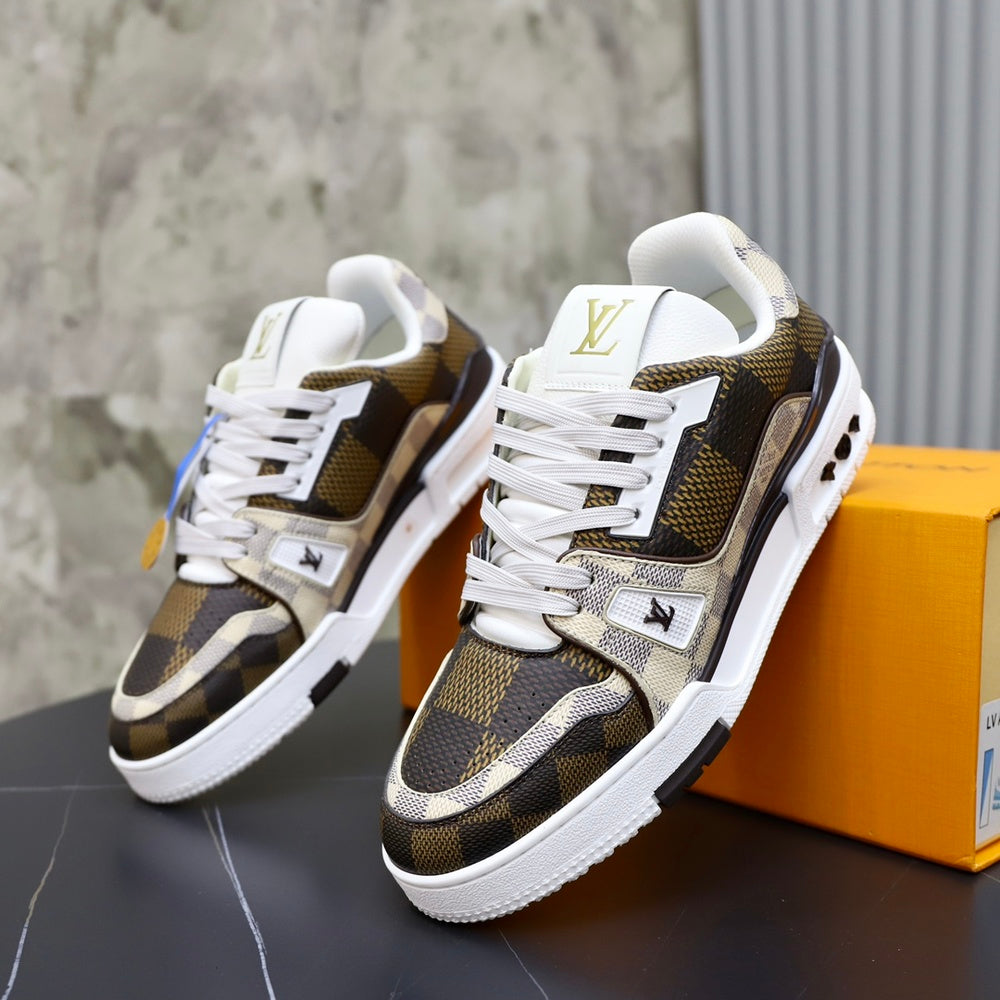 Louis Vuitton Unisex Sneakers - Style 426834