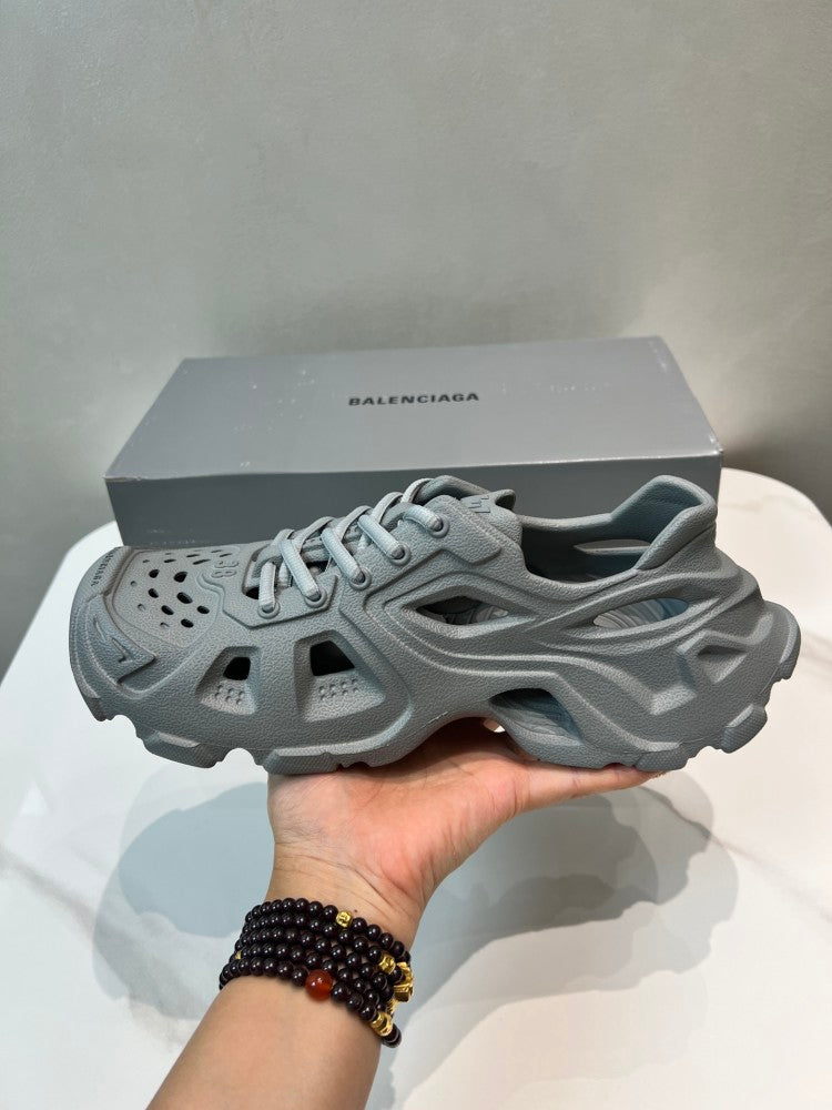Balenciaga 当天现货！（巴黎新款凉鞋） 资讯：新款BALENCIAGA 巴黎世家-凉鞋是通过一体成型磨具，热压，精密组合等细节，展示了设计师 Demna Slide #01 - Color 01 - Image 8