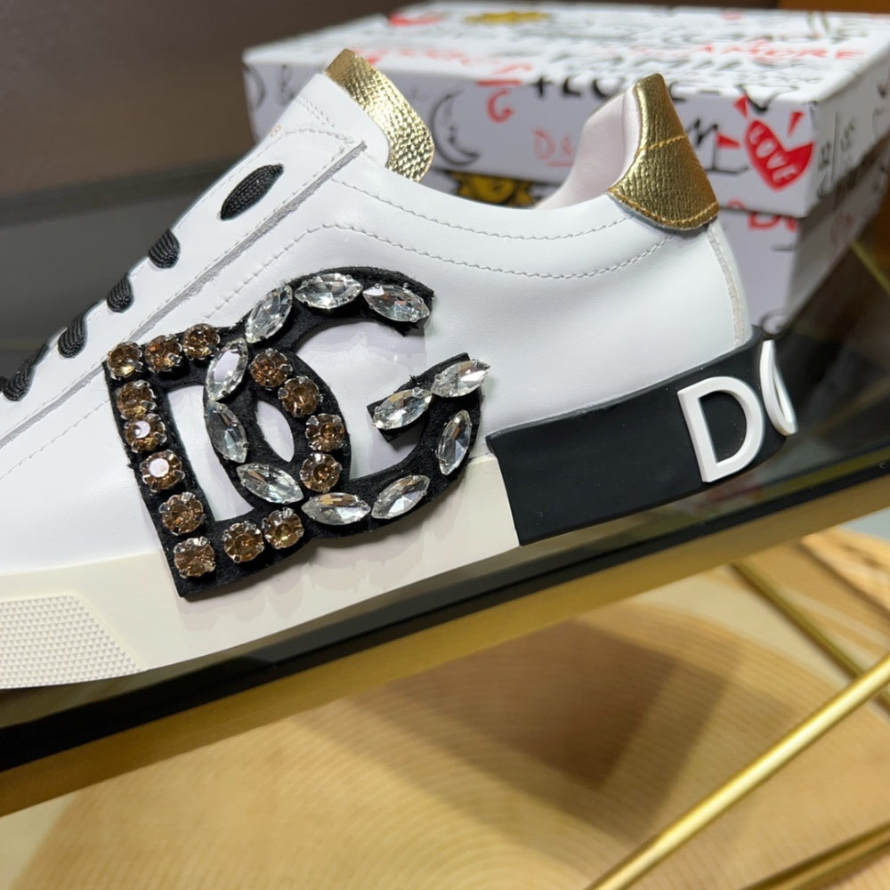 高端版本 高质量 品牌大底DOLCE & GABBANA 2023新款 顶级版本 高端质量 独家精工定制上市 品牌字母工艺点缀绝美奢华闪耀 精湛的做工 众多人至爱采用高端进口牛皮 白丝绸羊里 完美诠释鞋履最新灵感 经典与时尚融为一体奢华迷梦驾凌时尚高端品质 码数 男38-44标准码数 #383806 - image 5