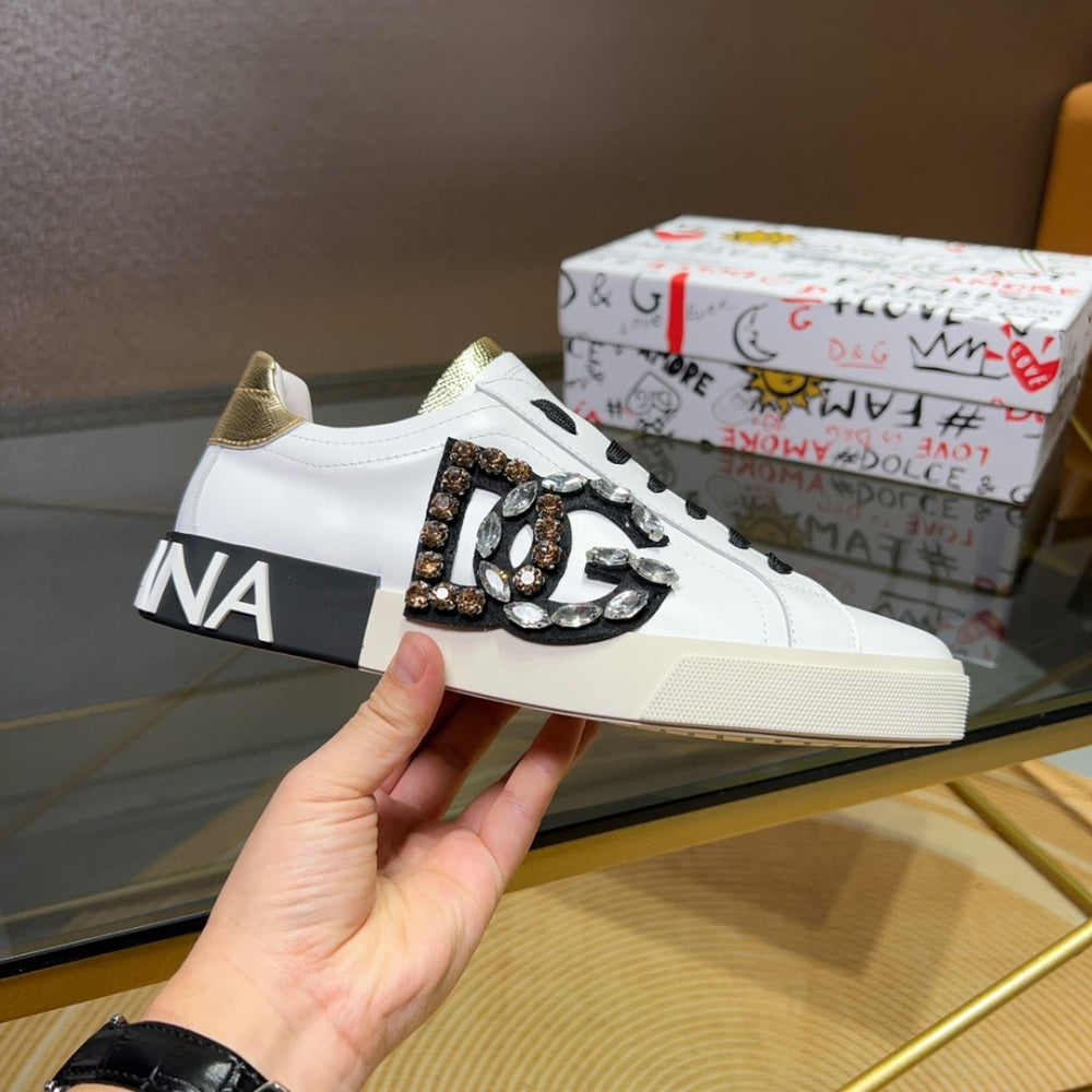高端版本 高质量 品牌大底DOLCE & GABBANA 2023新款 顶级版本 高端质量 独家精工定制上市 品牌字母工艺点缀绝美奢华闪耀 精湛的做工 众多人至爱采用高端进口牛皮 白丝绸羊里 完美诠释鞋履最新灵感 经典与时尚融为一体奢华迷梦驾凌时尚高端品质 码数 男38-44标准码数 #383806 - image 4