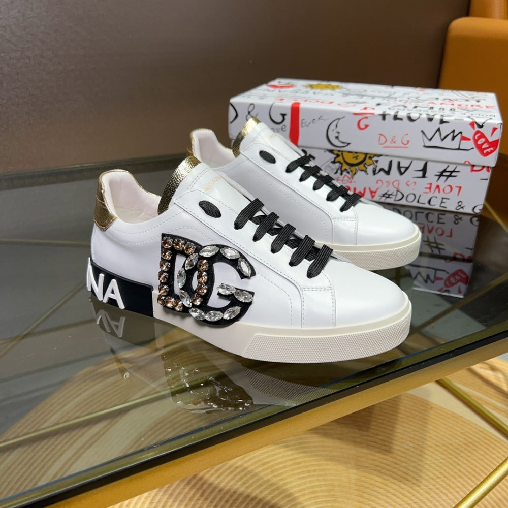 高端版本 高质量 品牌大底DOLCE & GABBANA 2023新款 顶级版本 高端质量 独家精工定制上市 品牌字母工艺点缀绝美奢华闪耀 精湛的做工 众多人至爱采用高端进口牛皮 白丝绸羊里 完美诠释鞋履最新灵感 经典与时尚融为一体奢华迷梦驾凌时尚高端品质 码数 男38-44标准码数 #383806 - image 2