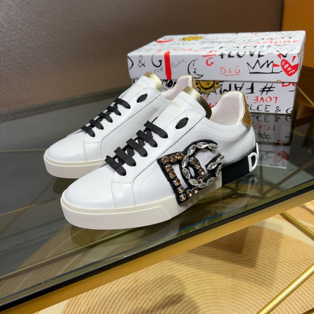 高端版本 高质量 品牌大底DOLCE & GABBANA 2023新款 顶级版本 高端质量 独家精工定制上市 品牌字母工艺点缀绝美奢华闪耀 精湛的做工 众多人至爱采用高端进口牛皮 白丝绸羊里 完美诠释鞋履最新灵感 经典与时尚融为一体奢华迷梦驾凌时尚高端品质 码数 男38-44标准码数 #383806 - image 1