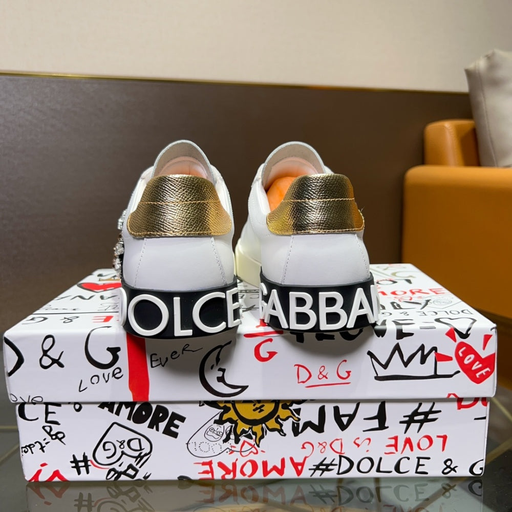 高端版本 高质量 品牌大底DOLCE & GABBANA 2023新款 顶级版本 高端质量 独家精工定制上市 品牌字母工艺点缀绝美奢华闪耀 精湛的做工 众多人至爱采用高端进口牛皮 白丝绸羊里 完美诠释鞋履最新灵感 经典与时尚融为一体奢华迷梦驾凌时尚高端品质 码数 男38-44标准码数 #383806 - image 7
