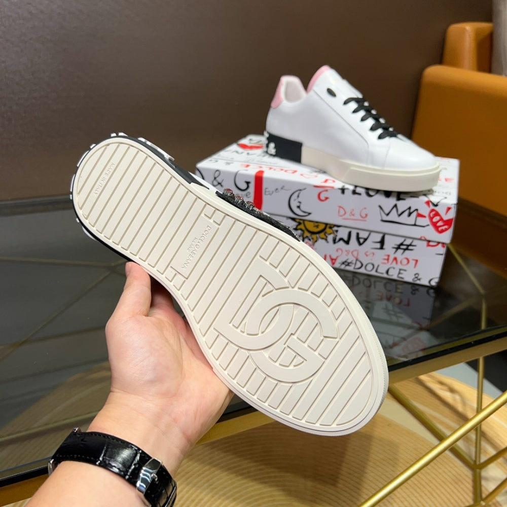高端版本 高质量 品牌大底DOLCE & GABBANA 2023新款 顶级版本 高端质量 独家精工定制上市 品牌字母工艺点缀绝美奢华闪耀 精湛的做工 众多人至爱采用高端进口牛皮 白丝绸羊里 完美诠释鞋履最新灵感 经典与时尚融为一体奢华迷梦驾凌时尚高端品质 码数 男38-44标准码数 #383807 - image 4