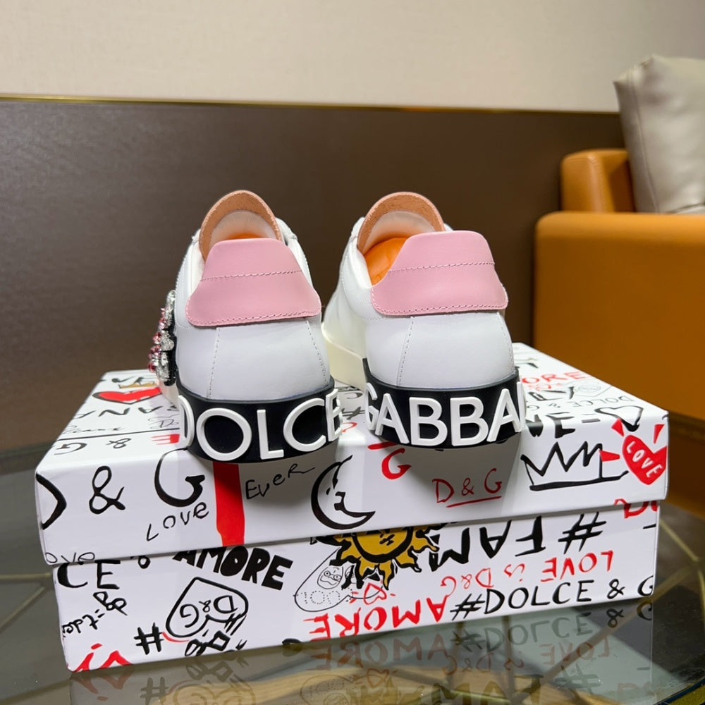 高端版本 高质量 品牌大底DOLCE & GABBANA 2023新款 顶级版本 高端质量 独家精工定制上市 品牌字母工艺点缀绝美奢华闪耀 精湛的做工 众多人至爱采用高端进口牛皮 白丝绸羊里 完美诠释鞋履最新灵感 经典与时尚融为一体奢华迷梦驾凌时尚高端品质 码数 男38-44标准码数 #383807 - image 9