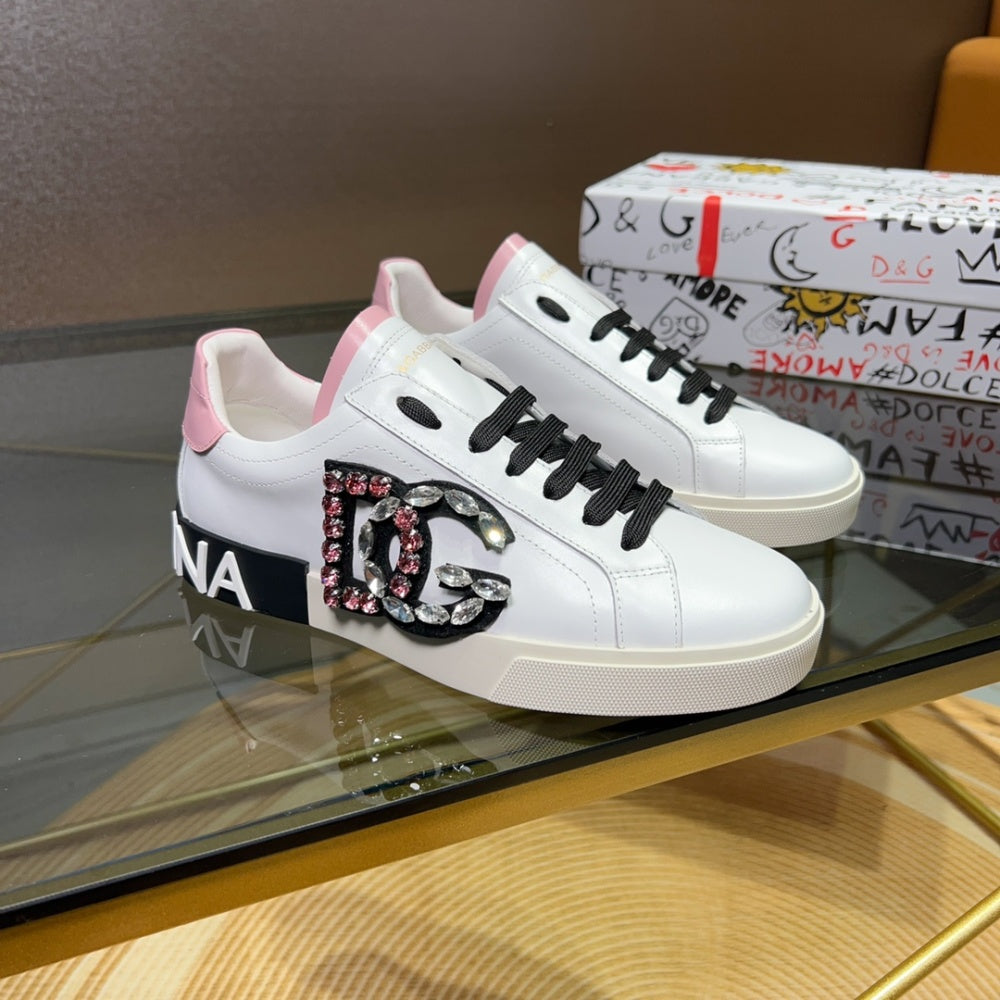 高端版本 高质量 品牌大底DOLCE & GABBANA 2023新款 顶级版本 高端质量 独家精工定制上市 品牌字母工艺点缀绝美奢华闪耀 精湛的做工 众多人至爱采用高端进口牛皮 白丝绸羊里 完美诠释鞋履最新灵感 经典与时尚融为一体奢华迷梦驾凌时尚高端品质 码数 男38-44标准码数 #383807 - image 2