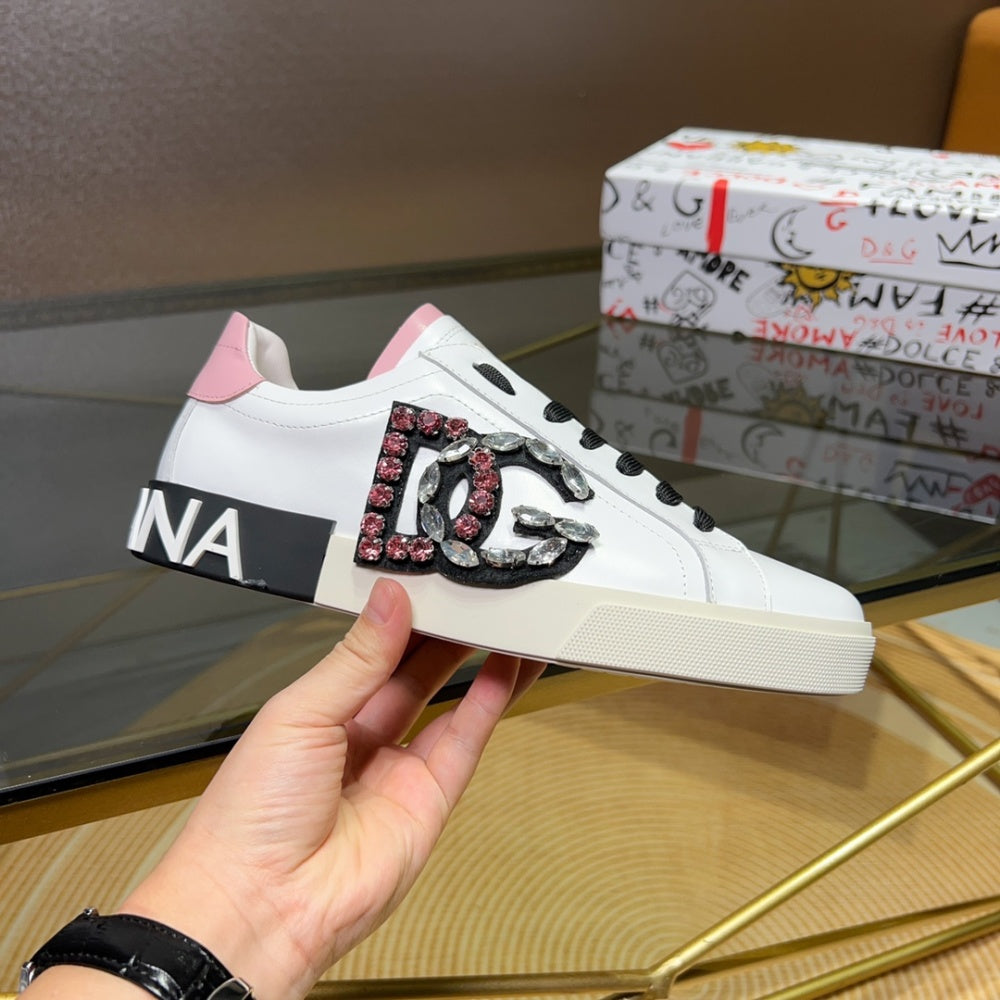 高端版本 高质量 品牌大底DOLCE & GABBANA 2023新款 顶级版本 高端质量 独家精工定制上市 品牌字母工艺点缀绝美奢华闪耀 精湛的做工 众多人至爱采用高端进口牛皮 白丝绸羊里 完美诠释鞋履最新灵感 经典与时尚融为一体奢华迷梦驾凌时尚高端品质 码数 男38-44标准码数 #383807 - image 7