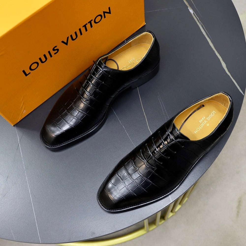 Louis Vuitton Men's Sneakers - Style 425701