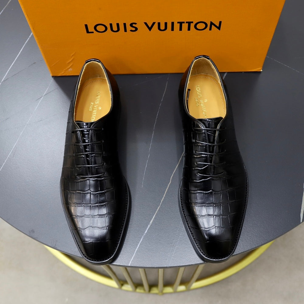Louis Vuitton Men's Sneakers - Style 425701