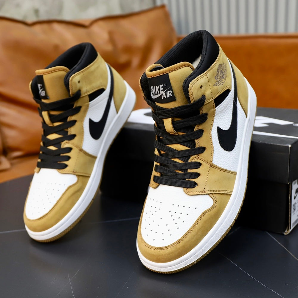 Designer Unisex Sneakers - Style 425661