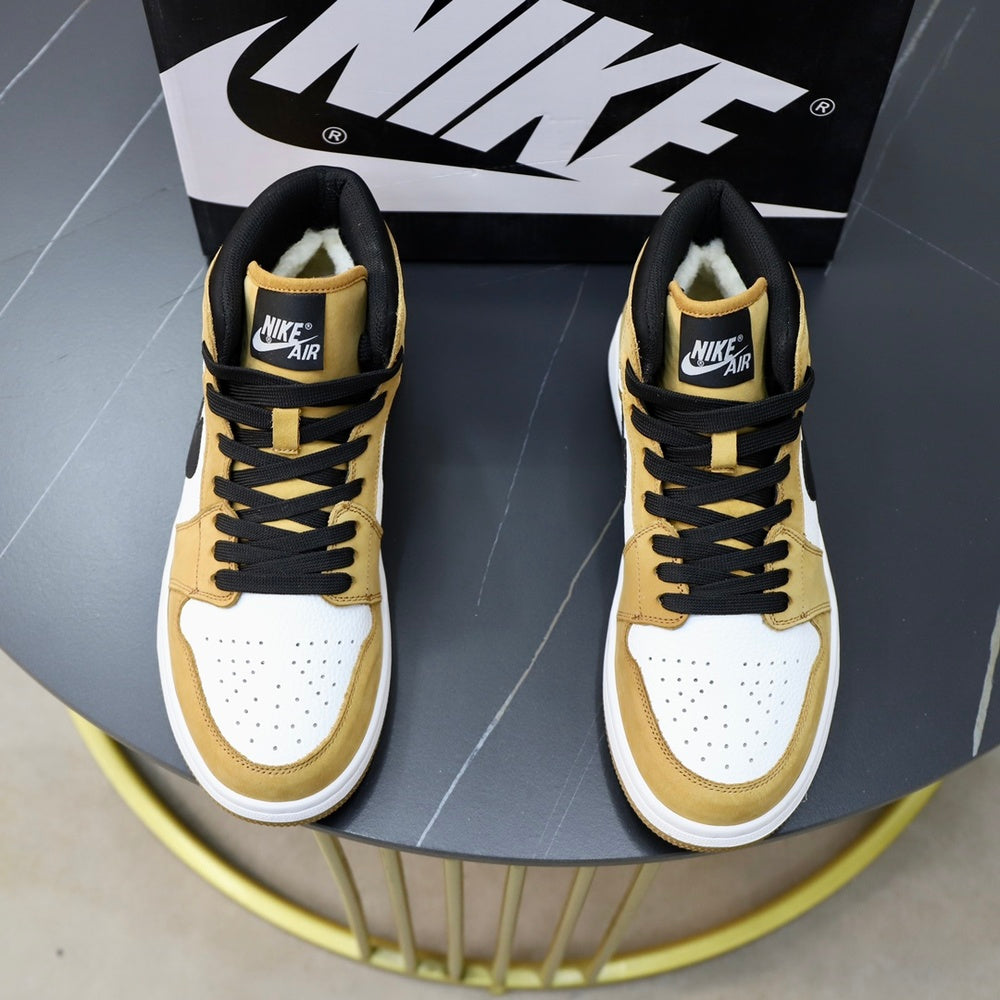 Designer Unisex Sneakers - Style 425661
