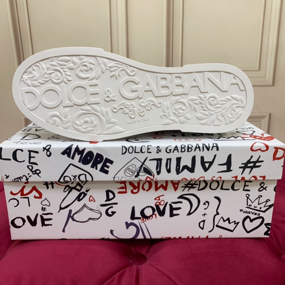 高端版本 高质量 品牌大底DOLCE & GABBANA 2024新款 高端质量 独家精工定制上市 品牌字母工艺点缀绝美奢华闪耀 精湛的做工 众多人至爱采用高端进口丝绸牛皮 羊里 完美诠释鞋履最新灵感 经典与时尚融为一体奢华迷梦驾凌时尚高端品质 码数男38-44标准码数 #383860 - image 9