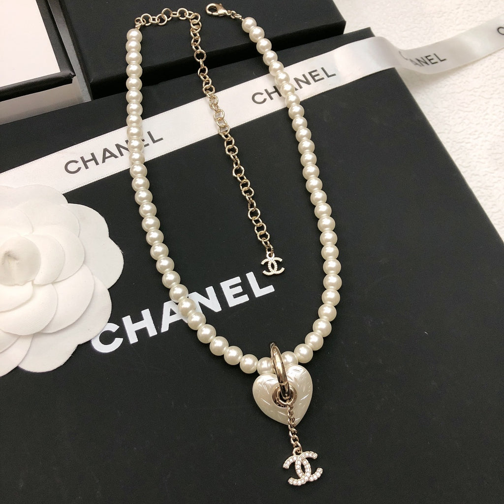 CHANEL Pearl Necklace