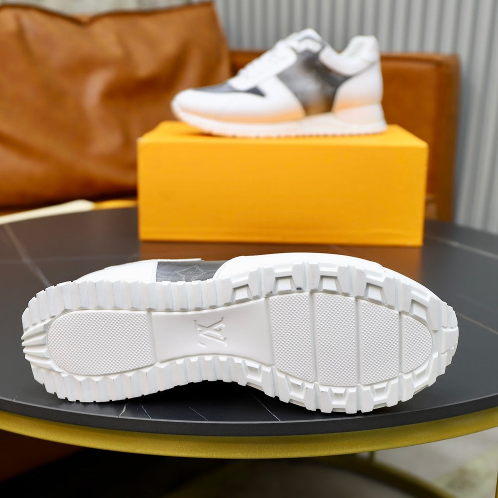 Louis Vuitton Men's Sneakers - Style 425607
