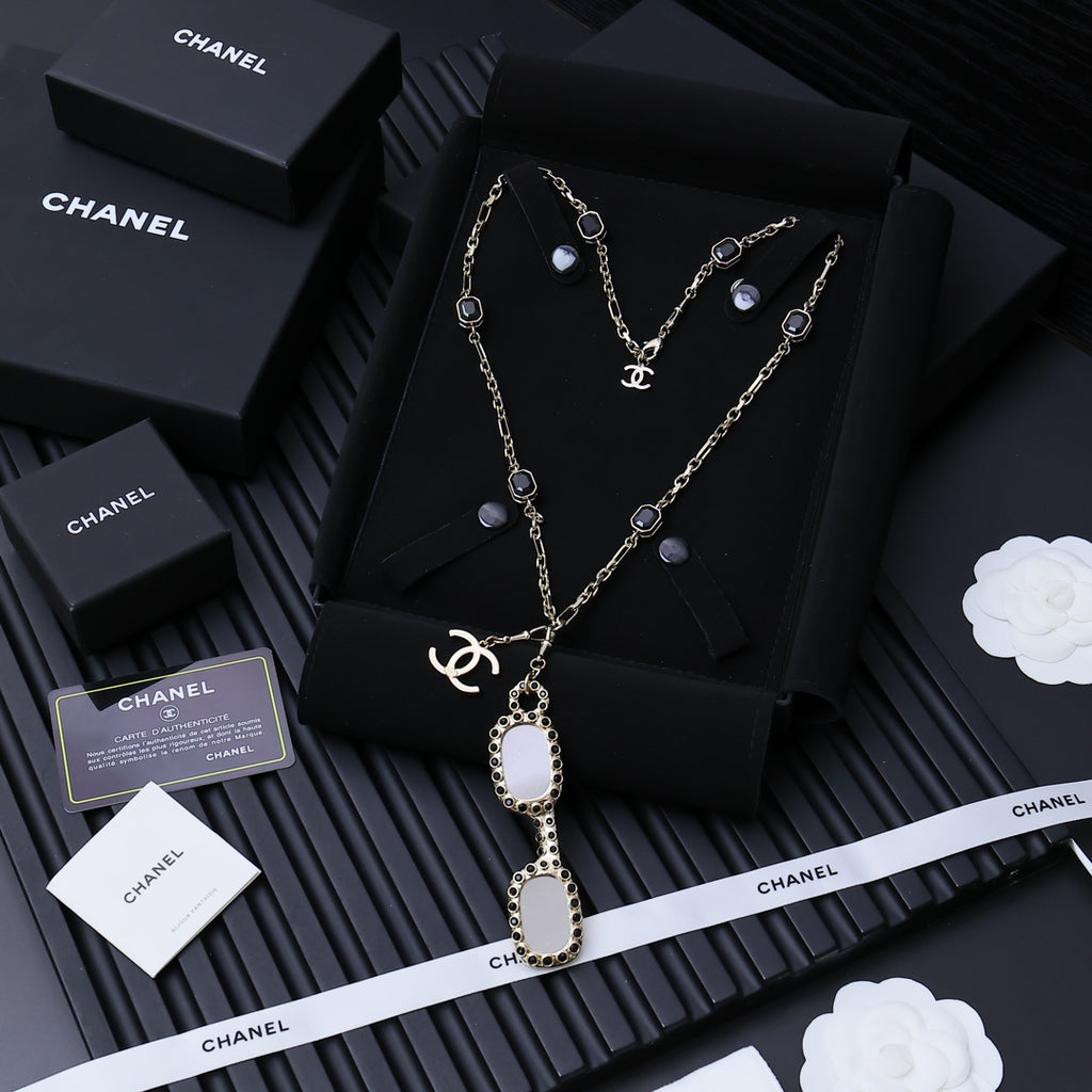 CHANEL Crystal Necklace