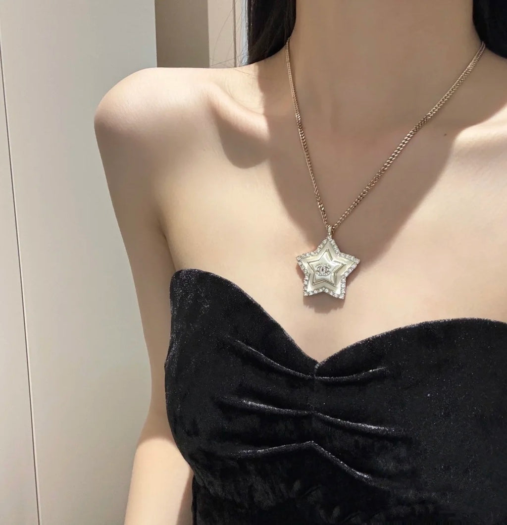 CHANEL Crystal Mother-of-Pearl Vintage Necklace
