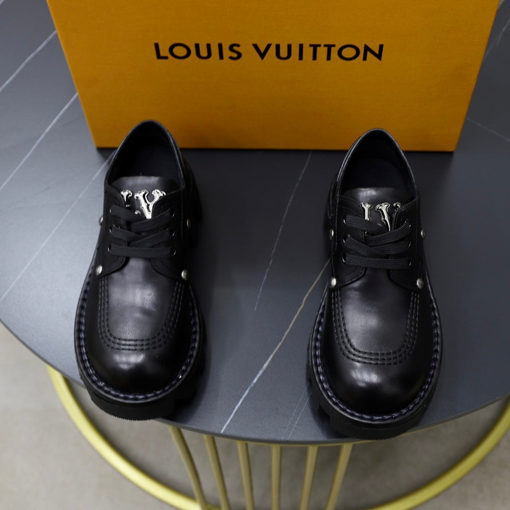 Louis Vuitton Unisex Sneakers - Style 425615