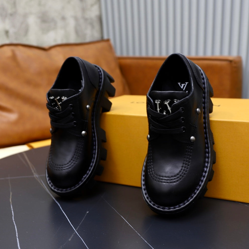 Louis Vuitton Unisex Sneakers - Style 425615