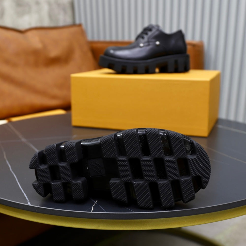 Louis Vuitton Unisex Sneakers - Style 425615