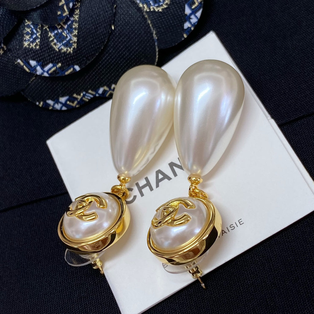 CHANEL P65 Pearl Vintage Earrings