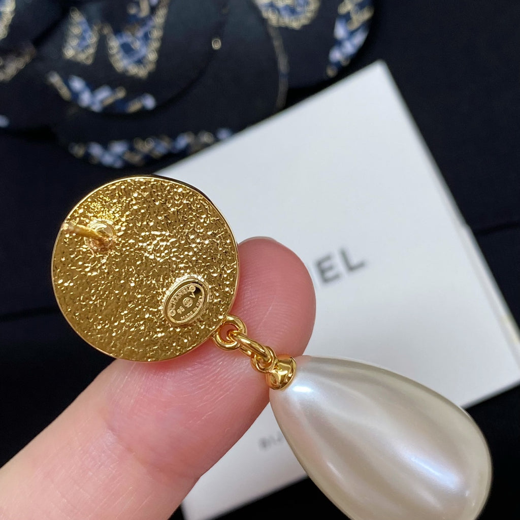 CHANEL P65 Pearl Vintage Earrings